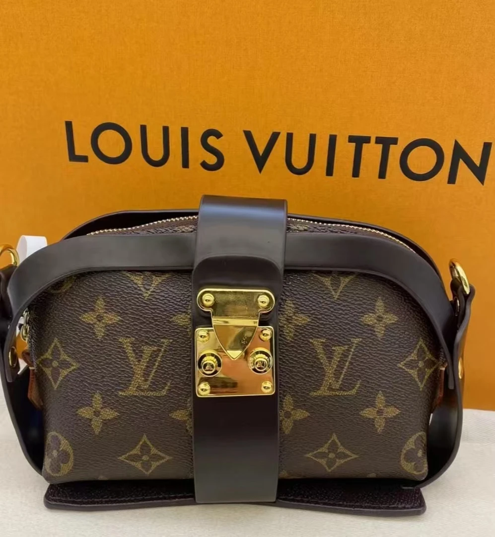 99新 LouisVuitton/路易威登 老花贝壳化妆包