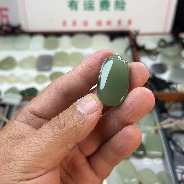 太***店和田玉未镶嵌颈饰