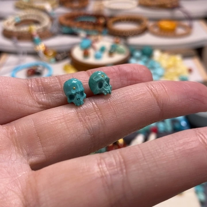 乐***劉绿松石未镶嵌恶灵松石雕刻恶灵