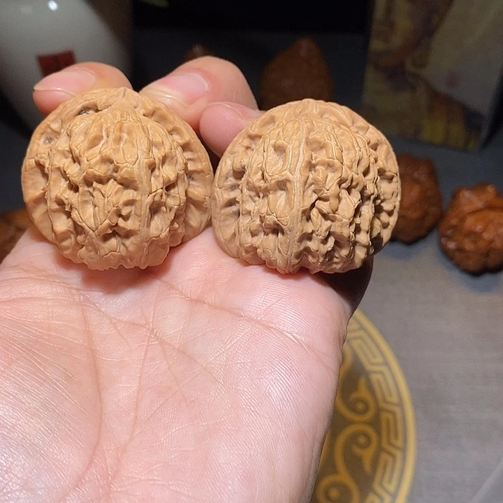 文玩核桃把件全品无修43尺延庆老树三角白狮子