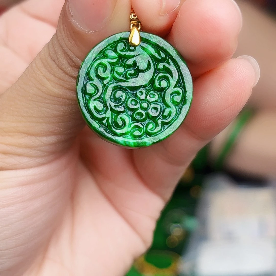 翡翠18K金镶嵌颈饰多样性