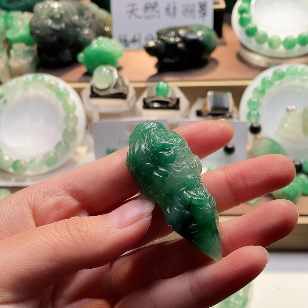 石英质玉未镶嵌吊坠