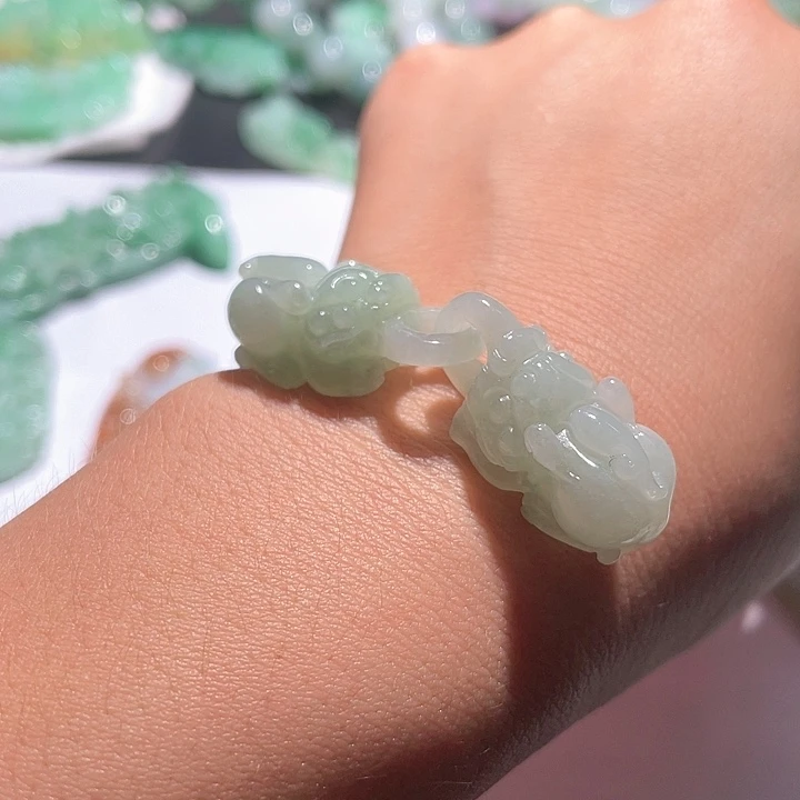 翡翠未镶嵌颈饰天