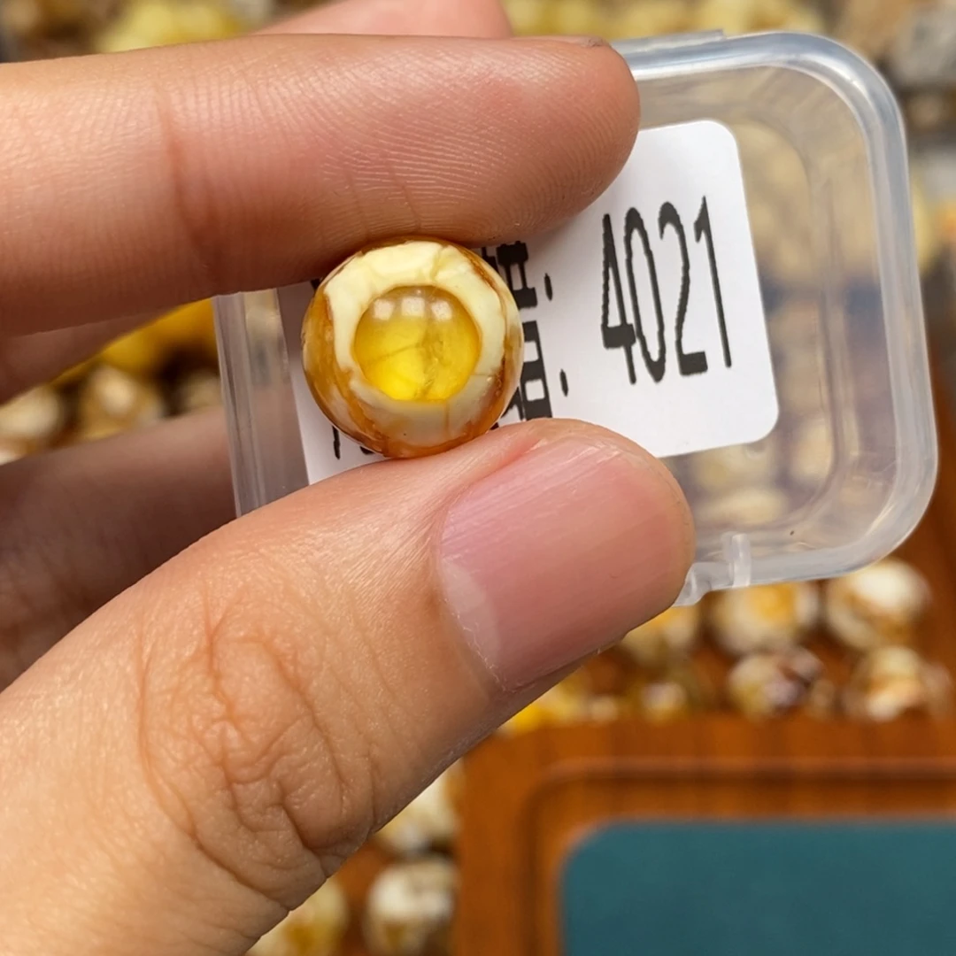 蜜蜡未镶嵌珠宝奇石4021