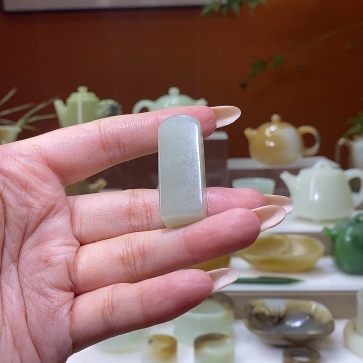 未镶嵌和田玉摆件白玉章