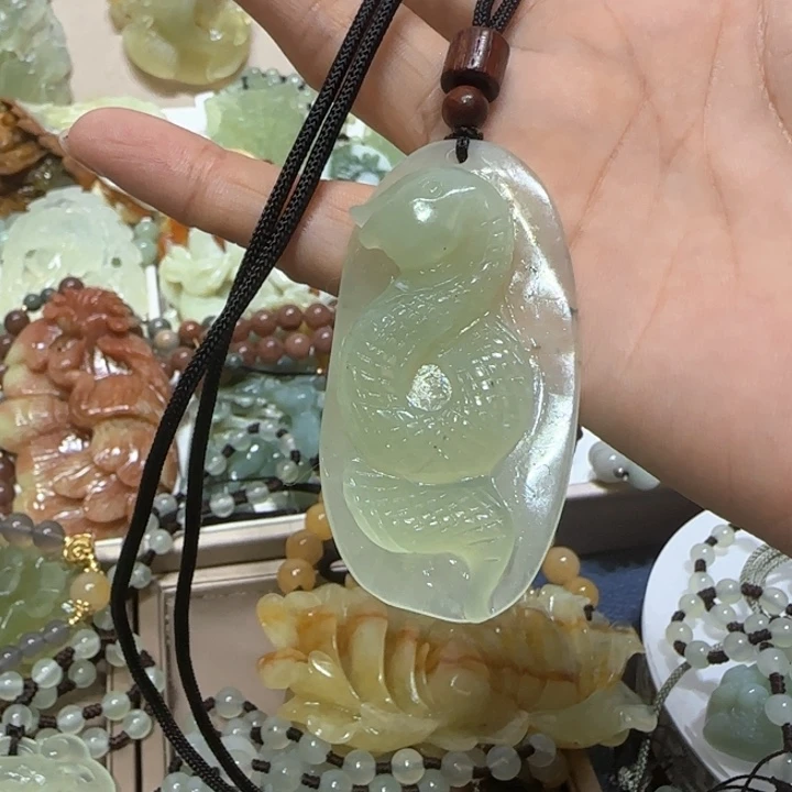 蛇纹石玉吊坠未镶嵌