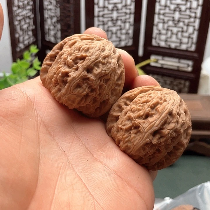 文玩核桃把件绣球