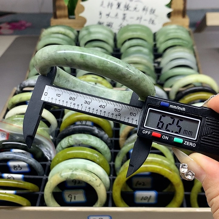未镶嵌蛇纹石玉手镯88