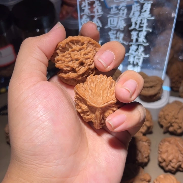 @***文玩核桃吊坠正奔家大龙