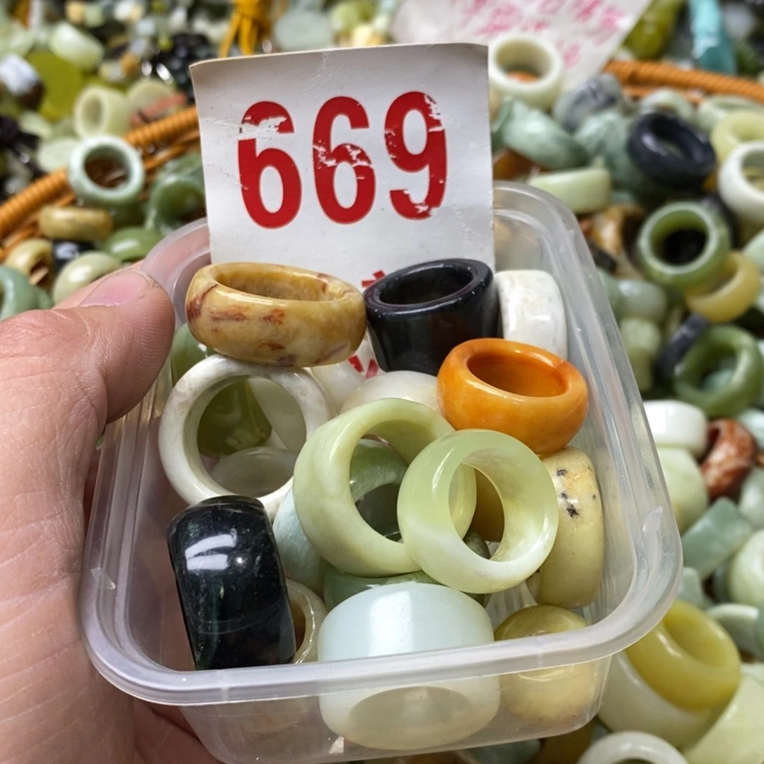 蛇纹石玉挂坠未镶嵌