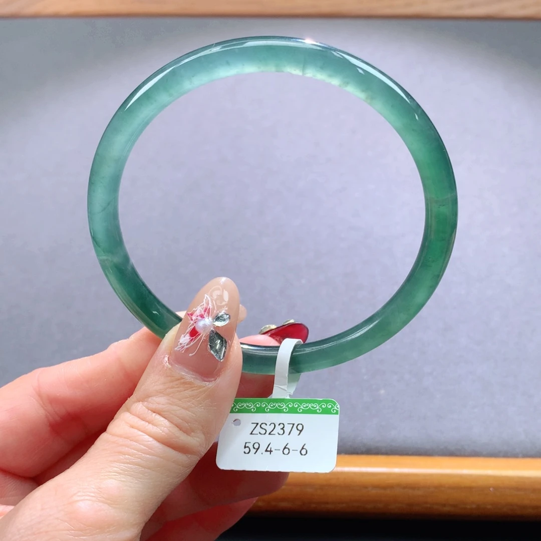 翡翠手镯未镶嵌天然翡翠手镯