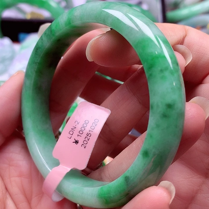 翡翠未镶嵌手镯翡翠