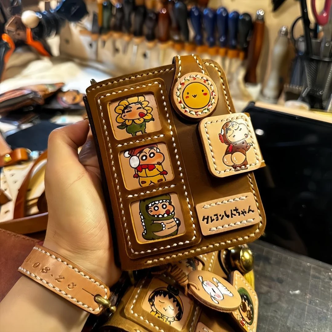 可爱高颜值蜡笔小新皮质活页手账本复古卡通便携A7记事卡册收集册