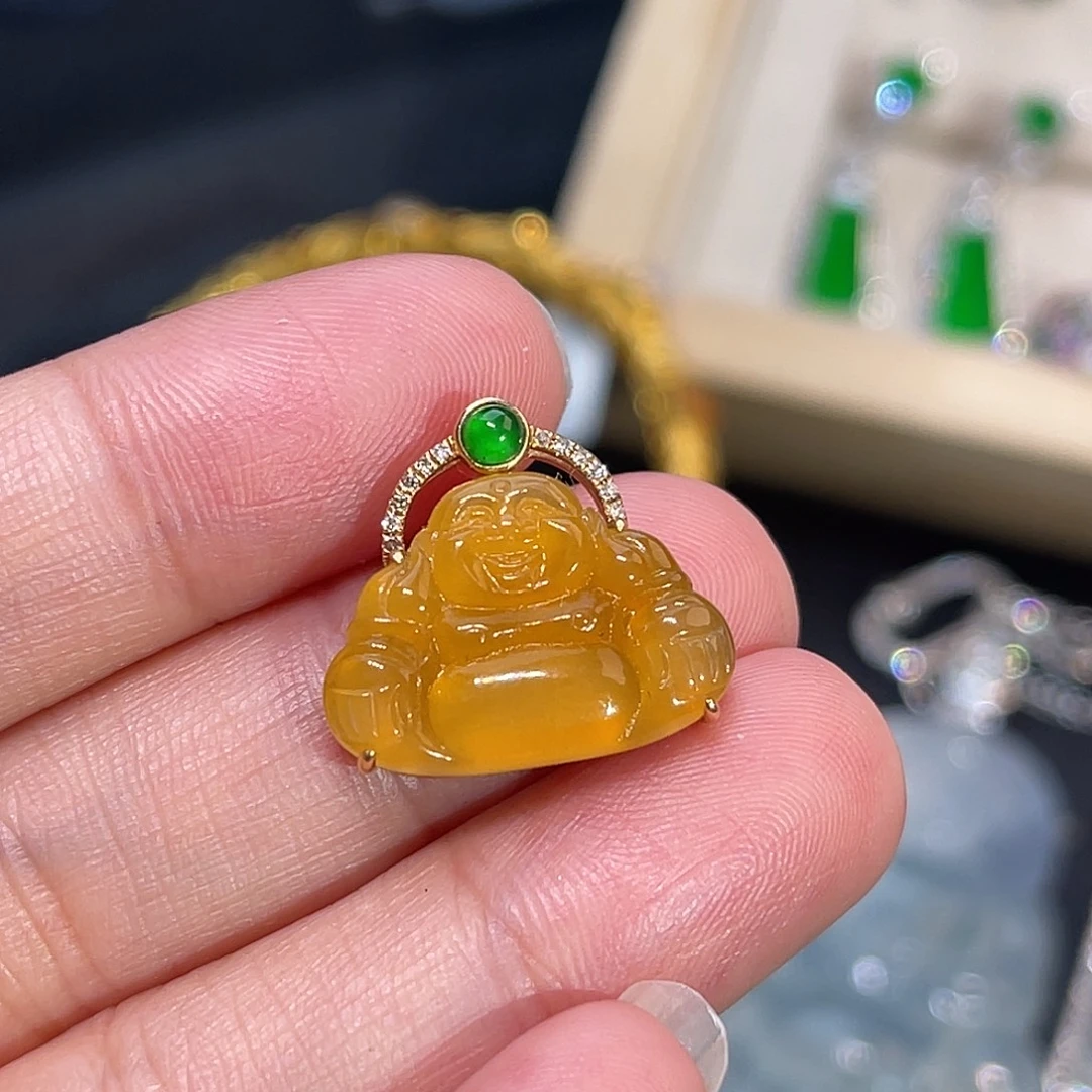 翡翠18K金镶嵌颈饰黄翡佛公