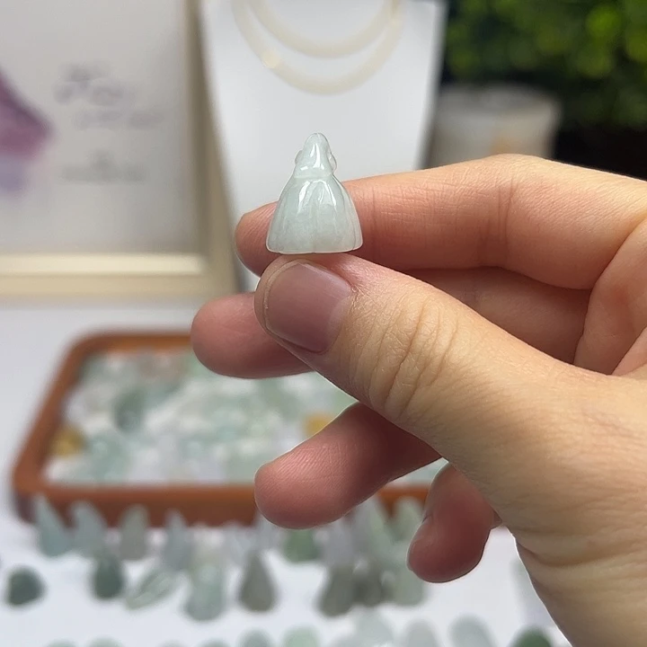 翡翠未镶嵌颈饰莲蓬小吊坠 4 号