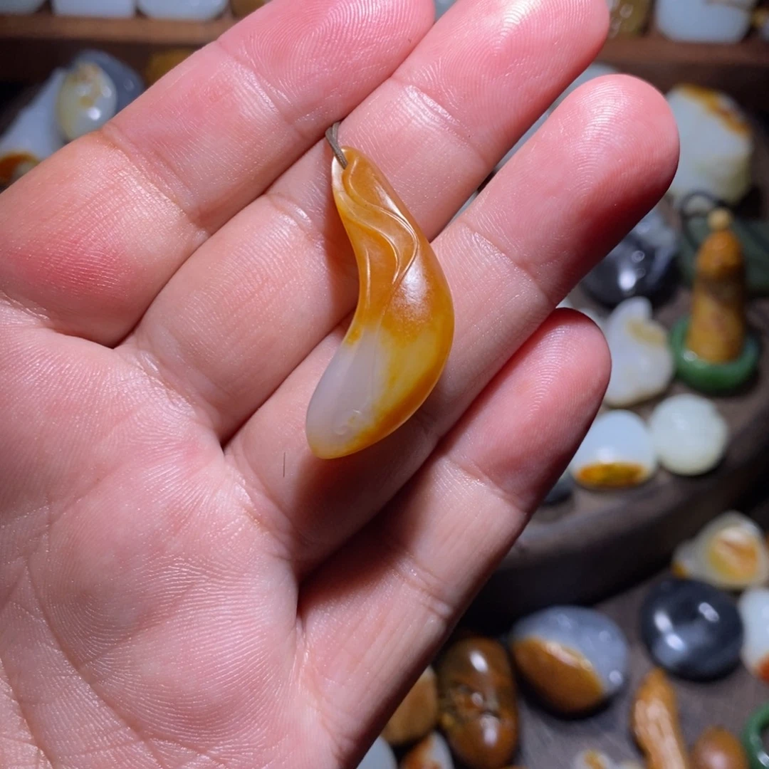 瑞***语和田玉未镶嵌颈饰