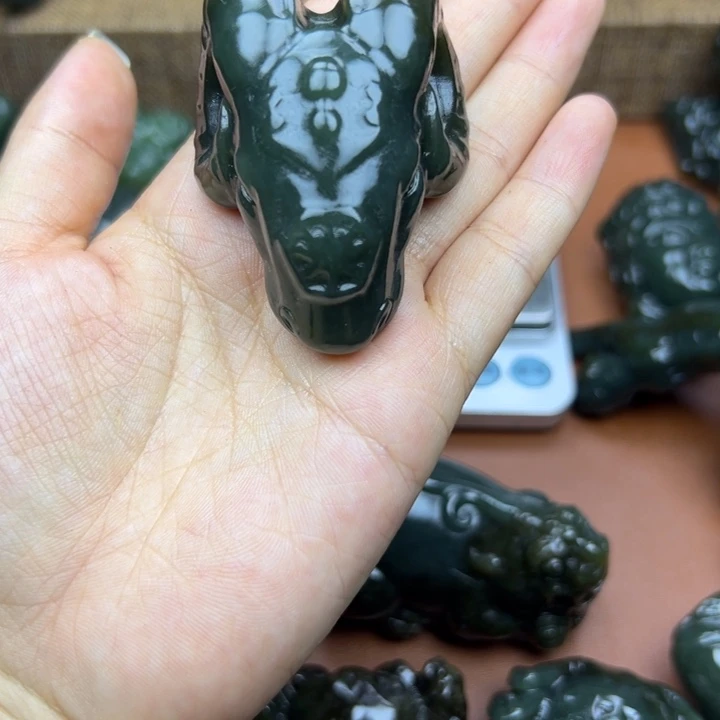 和田玉（糖玉）未镶嵌挂件