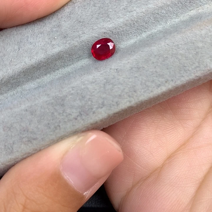 裸石未镶嵌红宝石0.65ct缅甸鸽血红红宝石