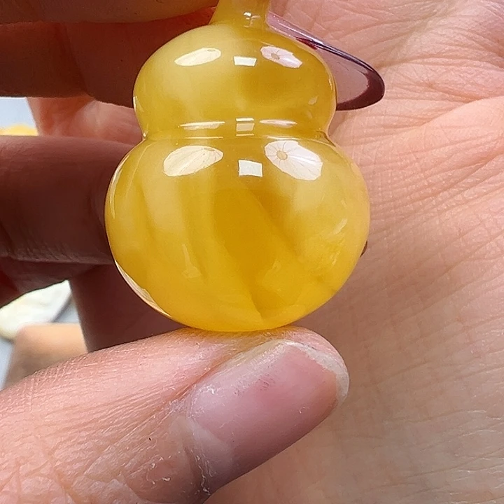 蜜蜡未镶嵌珠宝奇石