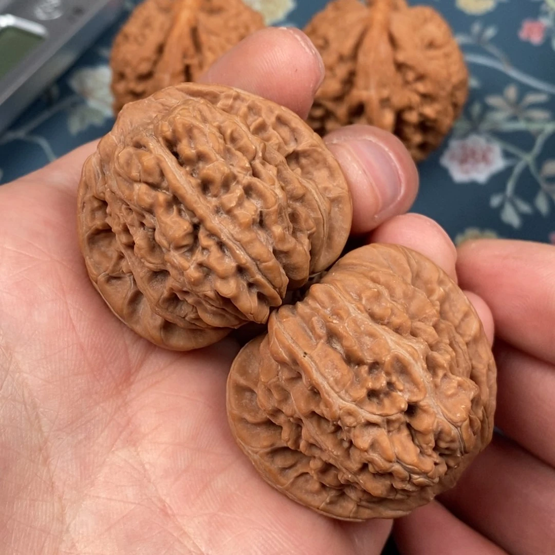 文玩核桃吊坠40全品四座楼，红皮。满肉，0264