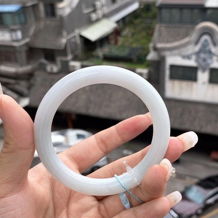 翡翠手镯未镶嵌55圈口