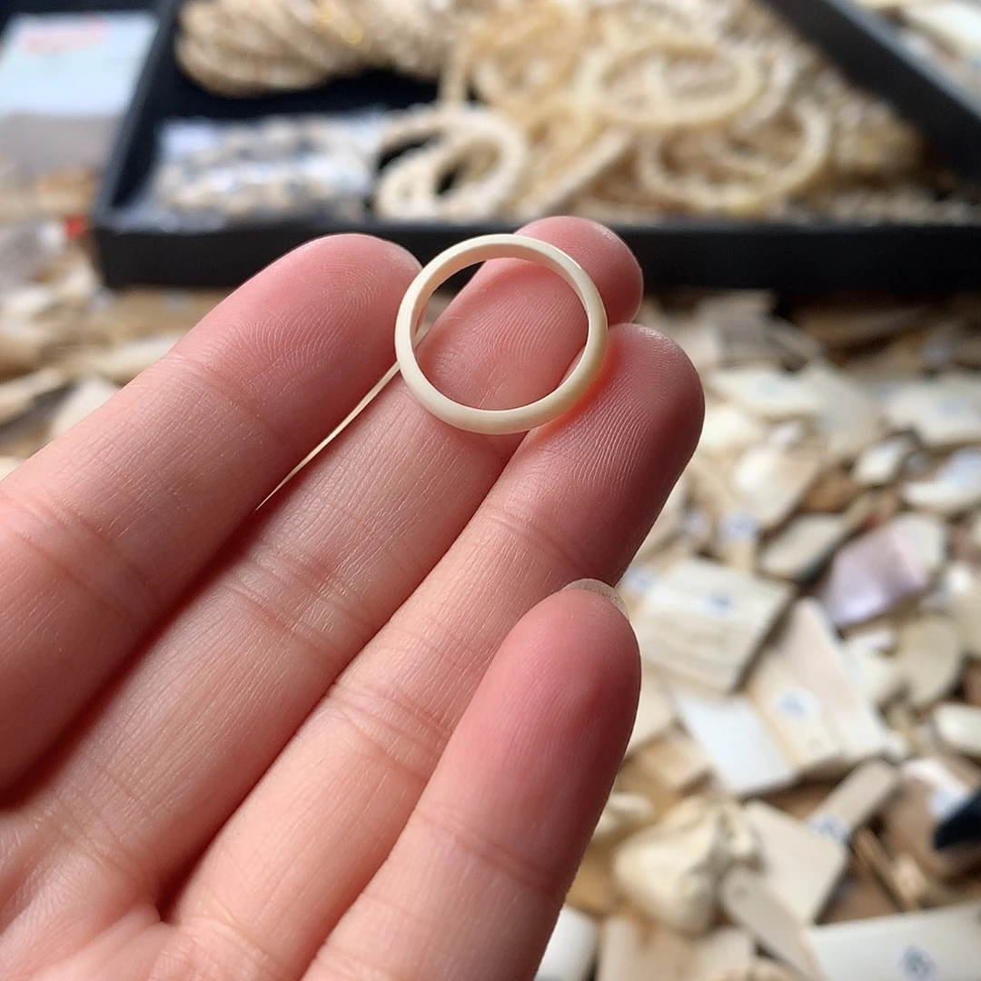 泥塑不打孔联系客服15.6