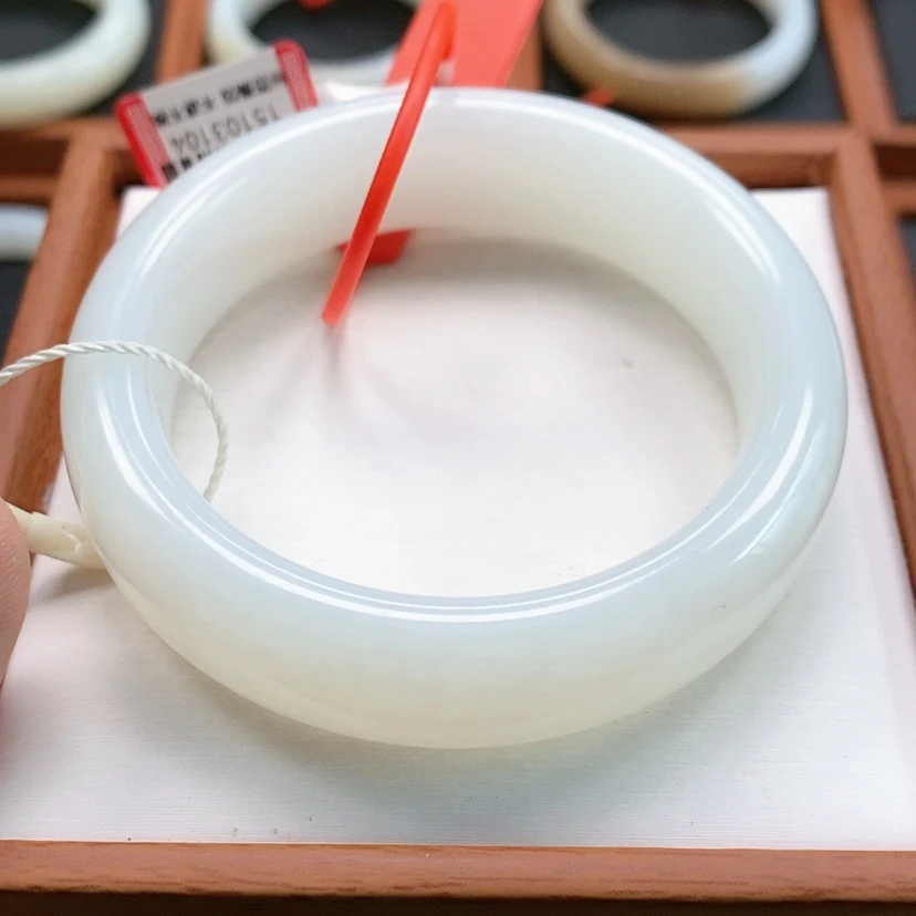 【闪购商品】未镶嵌手镯和田玉沸**茶