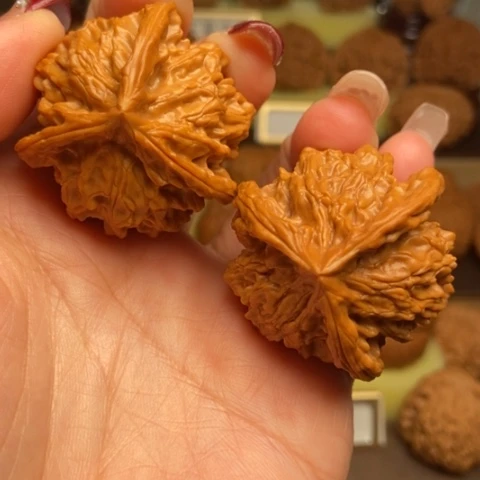 文玩核桃吊坠三棱