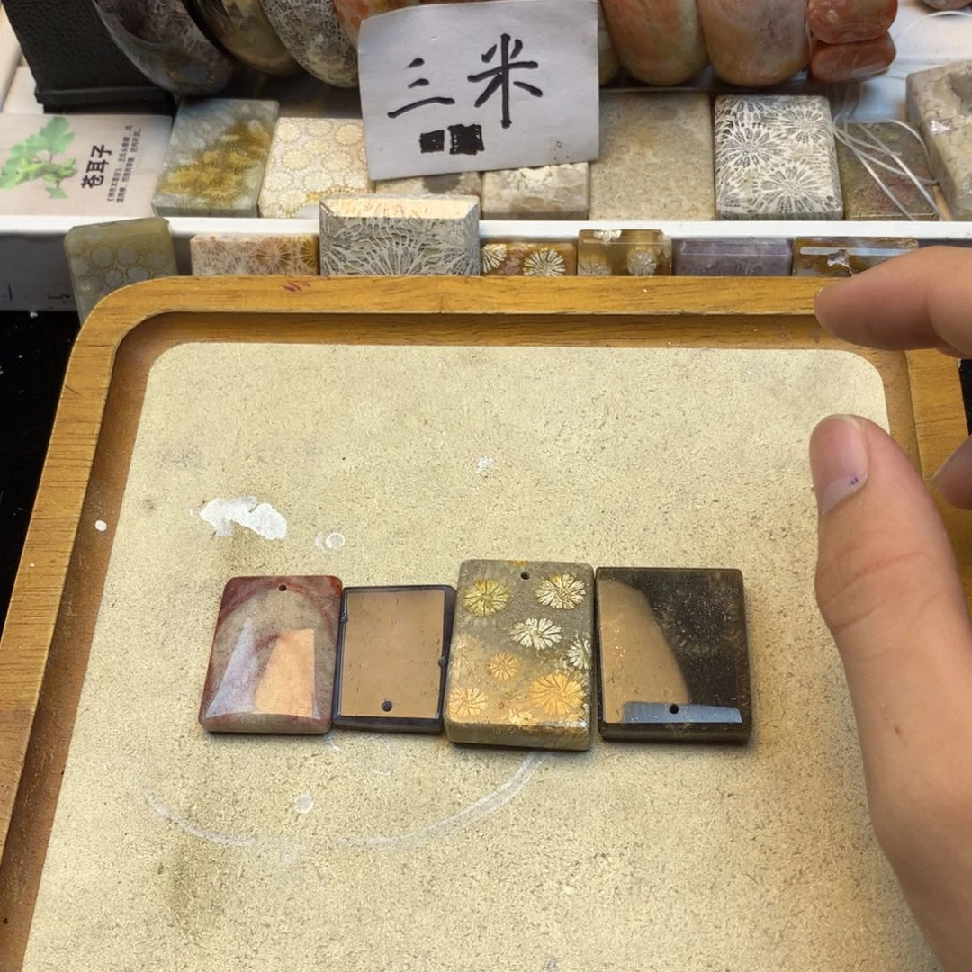 煒***w硅化珊瑚（珊瑚玉）未镶嵌颈饰