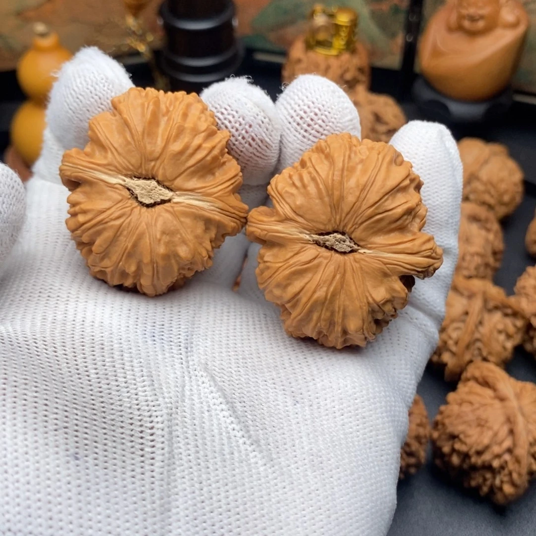 文玩核桃吊坠?白狮子40尺