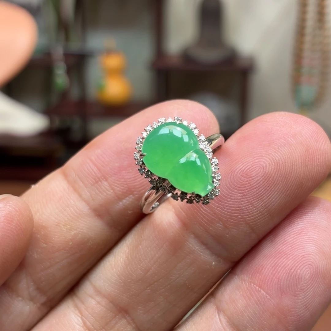 翡翠18K金镶嵌戒指