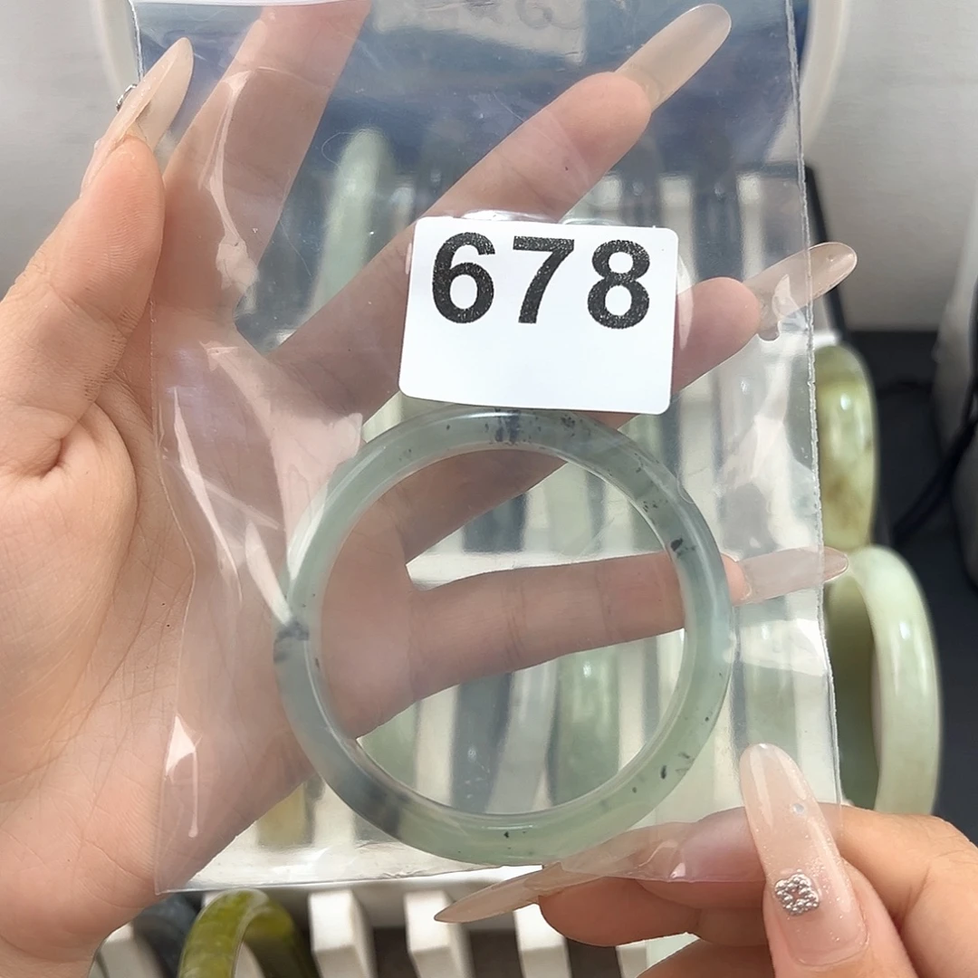吧***啦未镶嵌蛇纹石玉颈饰
