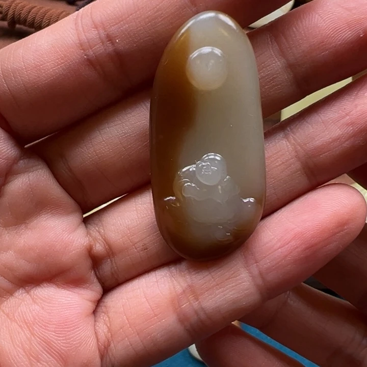 和田玉未镶嵌颈饰且末佛