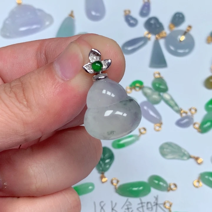 翡翠18K金镶嵌颈饰