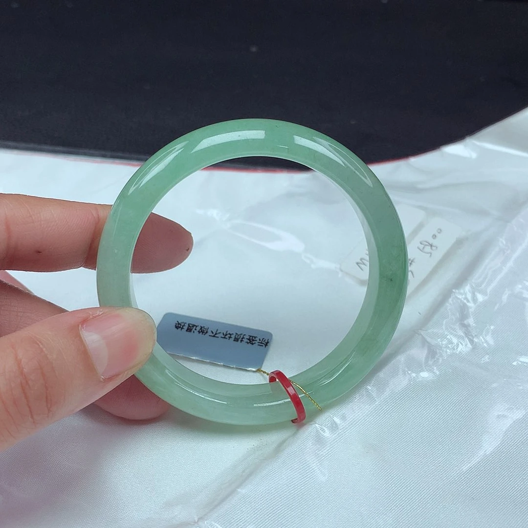 翡翠手镯未镶嵌53圈131