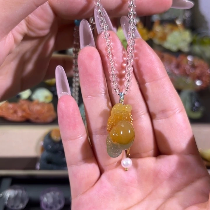 蛇纹石玉未镶嵌颈饰