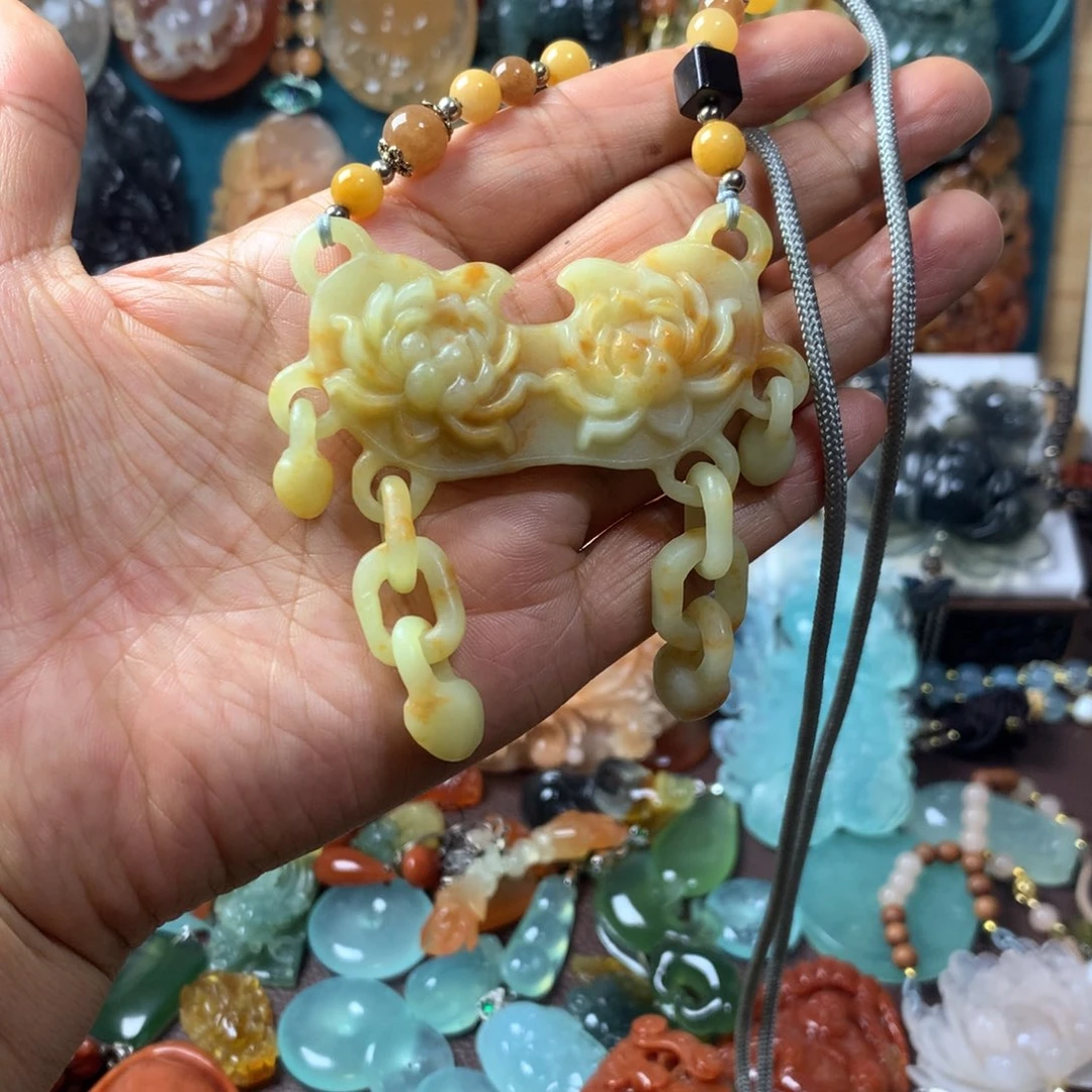 蛇纹石玉未镶嵌挂坠