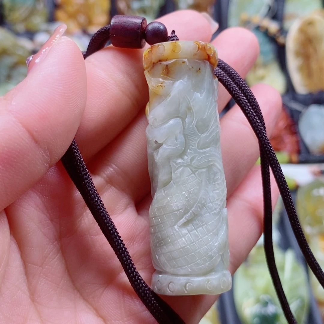 蛇纹石玉未镶嵌颈饰