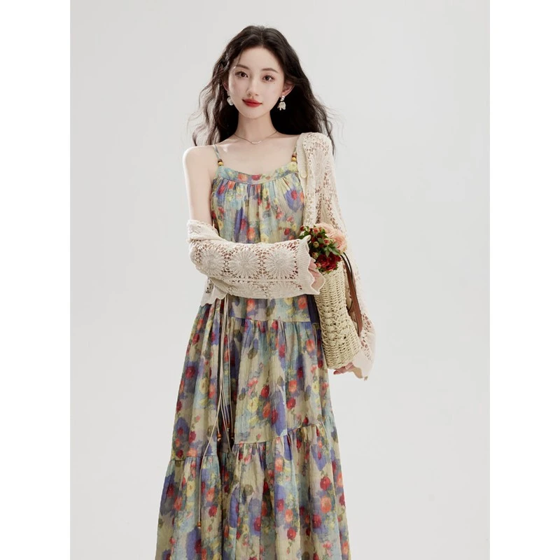 法式油画风碎花吊带连衣裙2025新款女夏季高级感小个子海边度假裙