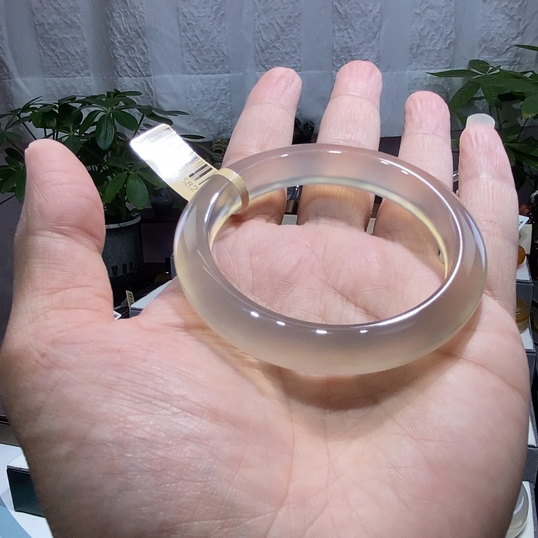 玛瑙/玉髓手镯未镶嵌小*蝶