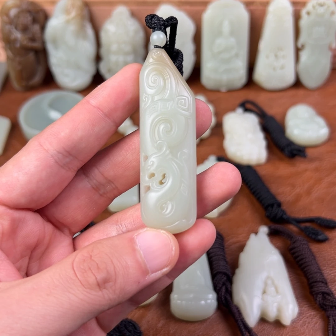 和田玉（青白玉）未镶嵌颈饰