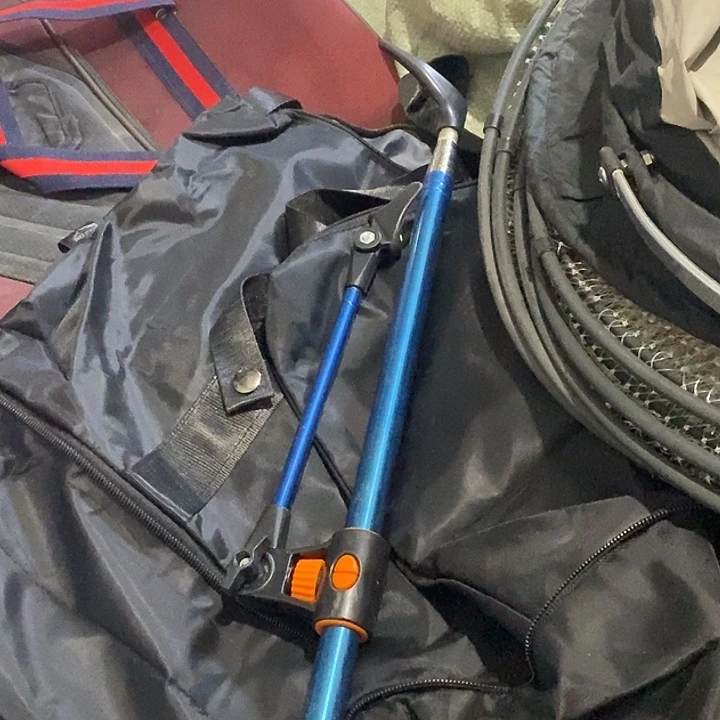 黑金刚地插支架发2个，