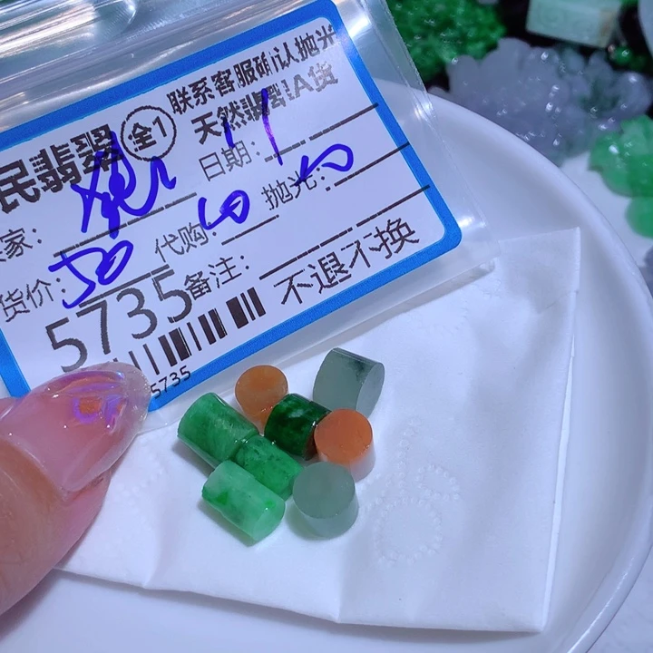 翡翠颈饰未镶嵌独**头