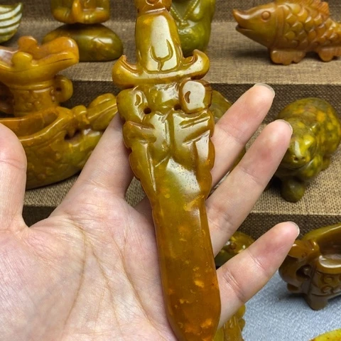 蛇纹石玉未镶嵌颈饰