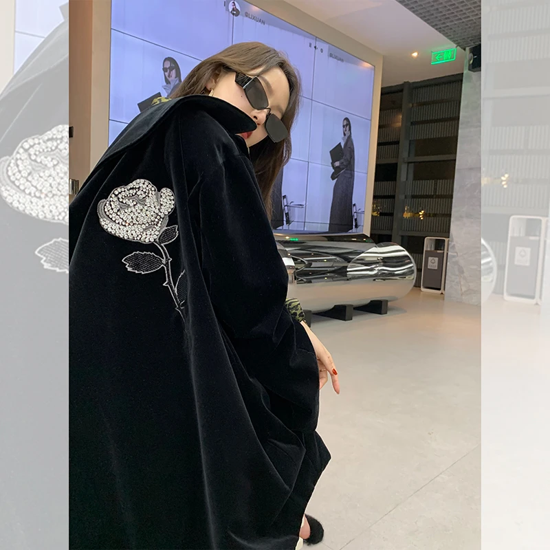 进口黑丝绒水钻重工钉珠双排扣大衣QW224009