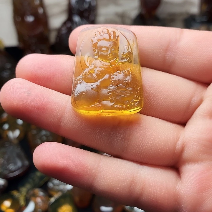 琥珀颈饰未镶嵌..