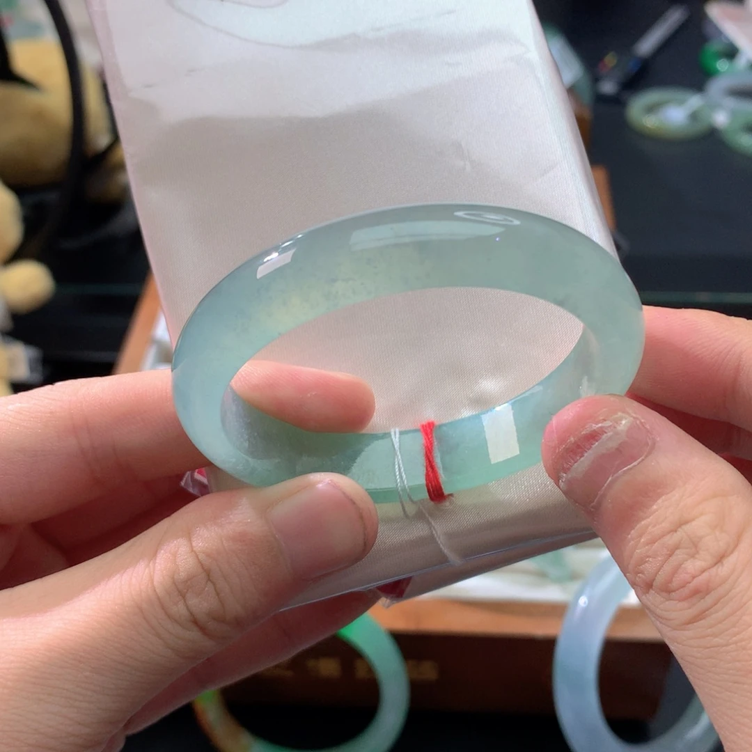 翡翠未镶嵌手镯晴绿