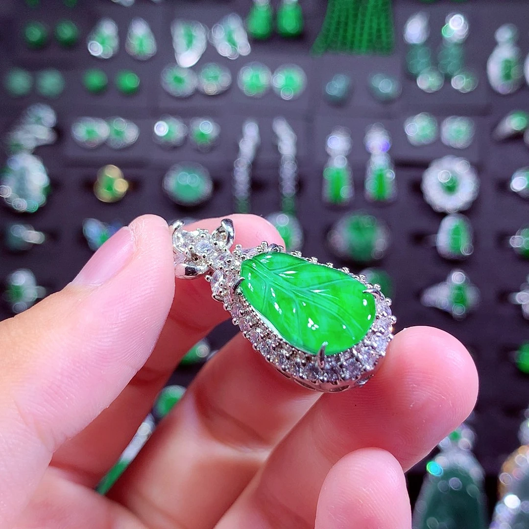 颈饰未镶嵌翡翠天然