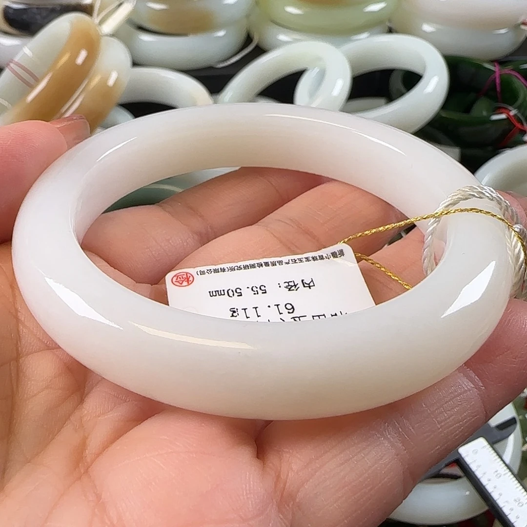 爱***只和田玉未镶嵌手镯