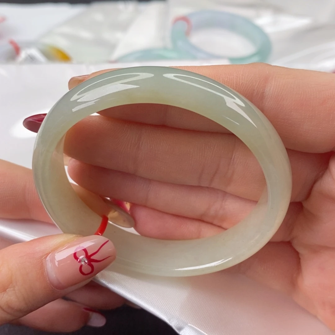 翡翠手镯未镶嵌56贵妃